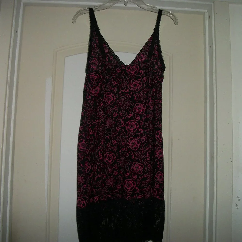 VINTAGE PINK & BLACK SPANISH STY SLIP W LACE M - Picture 4 of 4